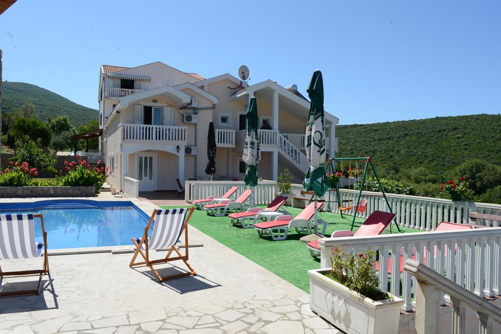 Apartments Vila Lazarevic ติวัต ภายนอก รูปภาพ